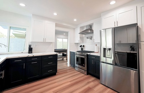 Huntington Beach House | Brand New 4Bed 3Bath Sleep10 POOL Home 6Mins to Beach, near park and Disneyland.