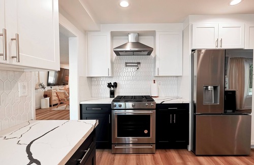 Huntington Beach House | Brand New 4Bed 3Bath Sleep10 POOL Home 6Mins to Beach, near park and Disneyland.