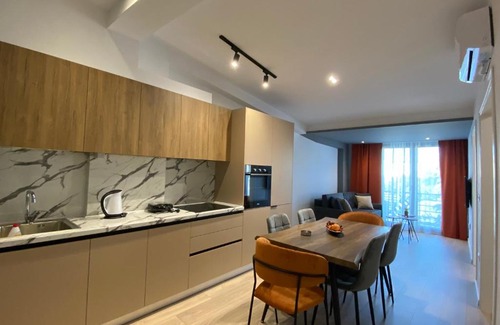 Durres Apartment | Brand New Apts located at the city’s main square-100 mbs wifi