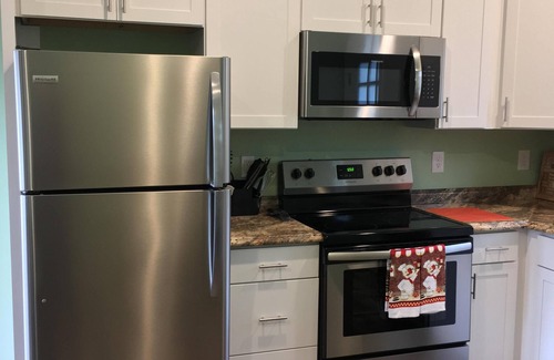 Waynesville Cottage | Brand New Blue Ridge Cottage Walking Distance to Downtown Waynesville