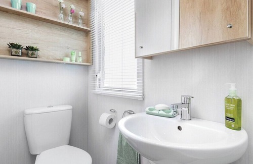 Cross Inn House | Brand new for 2022. A spacious, modern luxury caravan.