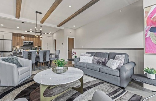 Teepee Town House | BRAND NEW|Hofburg by SSR|TopView|Luxury|PRIVATE HOT TUB|4BR plus Den