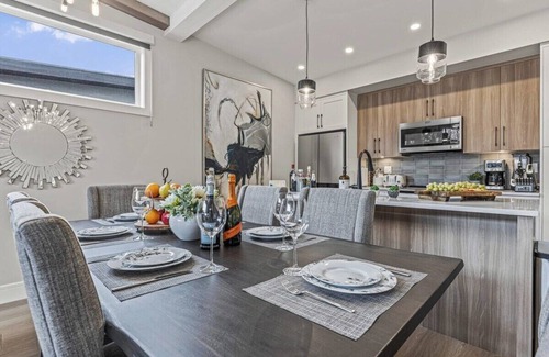 Teepee Town House | BRAND NEW|Hofburg by SSR|TopView|Luxury|PRIVATE HOT TUB|4BR plus Den