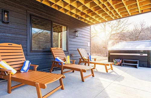 The Galena Territory House | Brand New/Secluded/Fully-loaded/Golf sim/Theater/Game room/Firepit/Hot tub