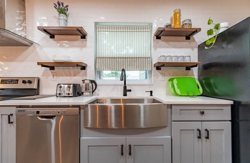 Seffner Community Alliance House | Brandon Peaceful Home w/newly renovated kitchen