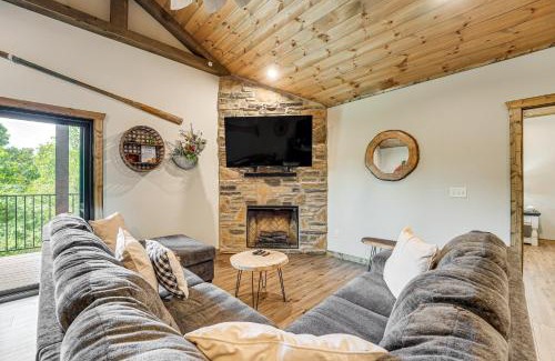 Indian Point House | Branson Cabin with Pool Access and Private Boat Slip!