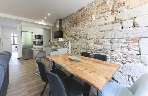 Old Town Apartment | Bravissimo Rambla Eiffel Bridge 2
