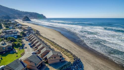 Neskowin House | Breakers Beach House 4 - Meredith Lodging