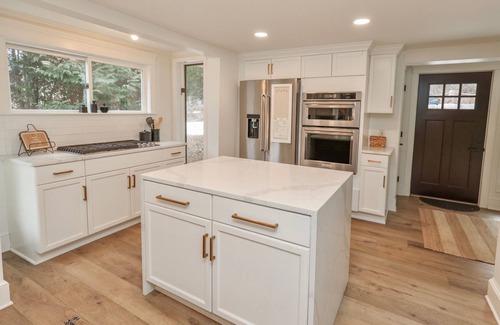 Naples House | Breathtaking Canandaigua Lake Home In A Quiet Cove only 7 min from Bristol Mtn!
