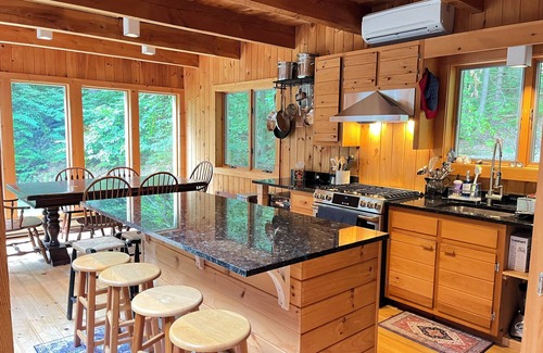 Lanesborough House | Breathtaking Post & Beam minutes from Jiminy Peak, Williamstown, lakes & hiking