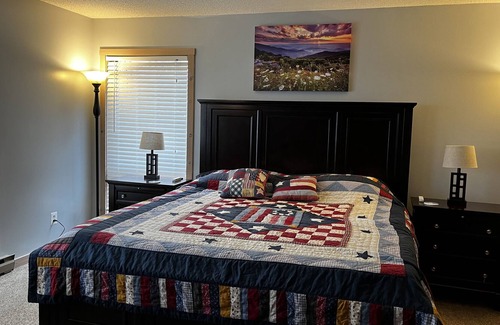 Davis Ski Chalet | Breathtaking Views of the Valley, Hot Tub, Dog-Friendly
