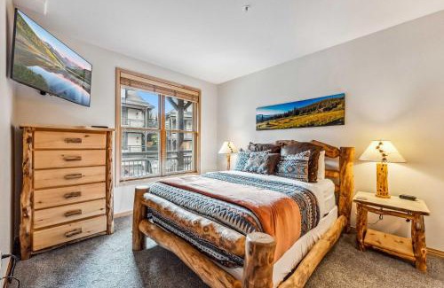 Warrior's Mark House | Breckenridge Condo: Large Patio & Shared Amenities