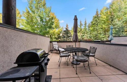 Warrior's Mark House | Breckenridge Condo: Large Patio & Shared Amenities