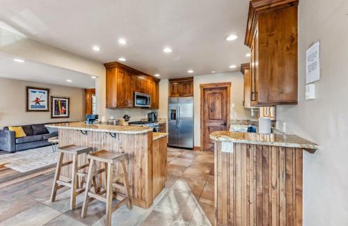 Breckenridge House | Breckenridge Escape with Hot Tub and Mountain Views