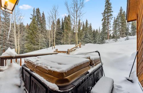 Breckenridge House | Breckenridge Escape with Private Hot Tub & Deck