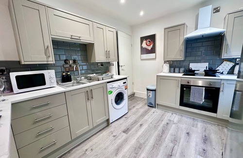 Pontsticill House | Brecon Beacons Cottage with Cinema Room, Sleeps 5