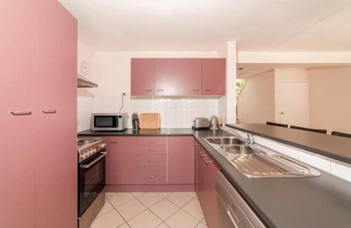 Balmoral House | Breezy 4 Bedroom Queenslander in Balmoral