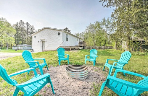 Lake Michigan Beach House | Breezy Coloma Getaway with Grill - 1 Mi to Beaches!