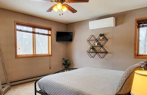 Bemidji Condo | Breezy Hils - Right on Lake Bemidji family size (two condos) 10 mins to downtown