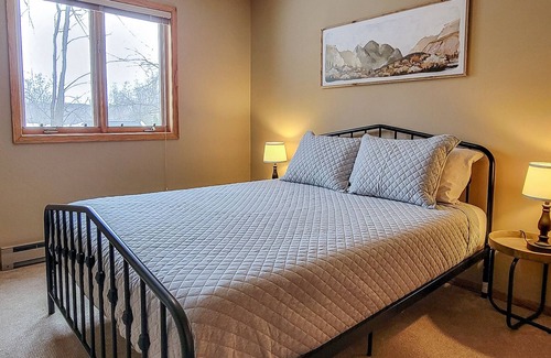 Bemidji Condo | Breezy Hils - Right on Lake Bemidji family size (two condos) 10 mins to downtown