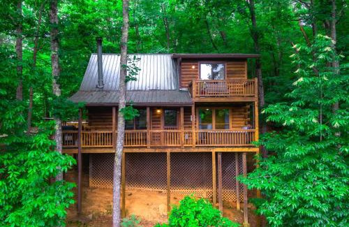 Blue Ridge Villa | Breezy Mountain View - Hot Tub Pet-Friendly Views