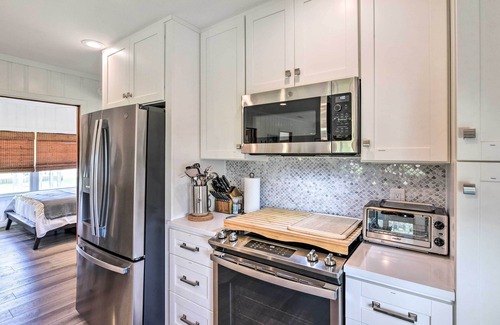 Surfside Beach Cottage | Breezy Surfside Beach Home w/Deck: Walk to Beach