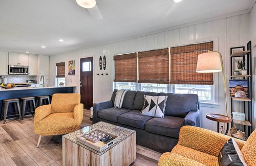 Surfside Beach Cottage | Breezy Surfside Beach Home w/Deck: Walk to Beach