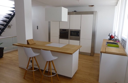 Rive Droite House | Brest Loft, sleeps 8, with jacuzzi