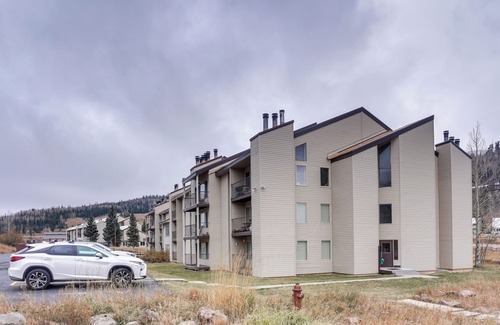 Brian Head Apartment | Brian Head Studio Condo w/Balcony + Mountain View