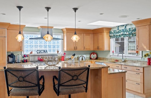 Narragansett Pier House | "Bricrist"-Private heated pool, walk to beach, central a/c, ocean views in Narragansett Pier!