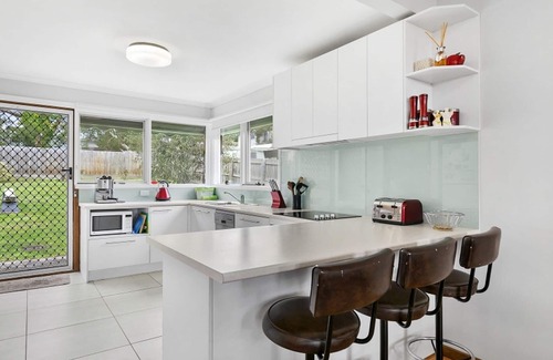 Anglesea House | Bright & Airy & Close to Everything
