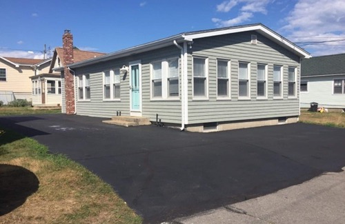 Wells Beach House | Bright And Airy Renovated House 1 Block To Sandy Wells Beach