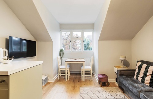 Hackney Apartment | Bright and modern East London loft