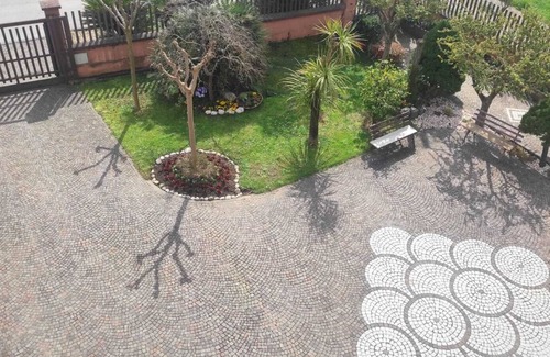 Sora House | BRIGHT APARTMENT IN VILLA WITH Garden and Private Parking