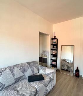 Lorenteggio Apartment | Bright Apartment Segneri M4