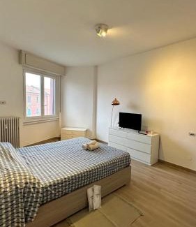 Lorenteggio Apartment | Bright Apartment Segneri M4