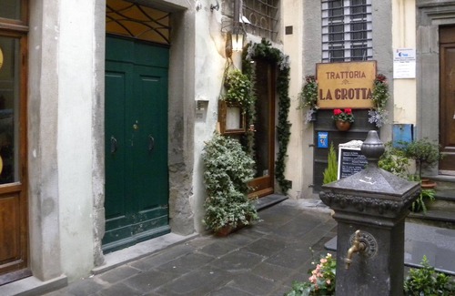 Cortona Old Town Apartment | Bright, Bright, Spacious, 1 Bedroom Apartment in the Heart of Tuscany