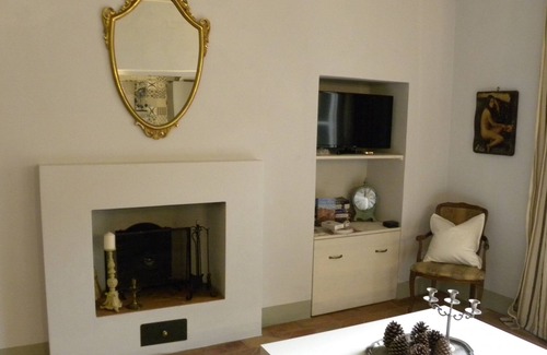 Cortona Old Town Apartment | Bright, Bright, Spacious, 1 Bedroom Apartment in the Heart of Tuscany