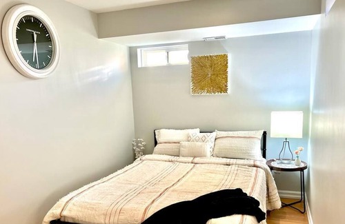 Churchill Meadows House | Bright & comfy basement