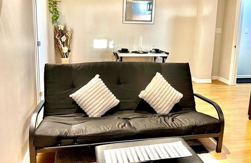Churchill Meadows House | Bright & comfy basement