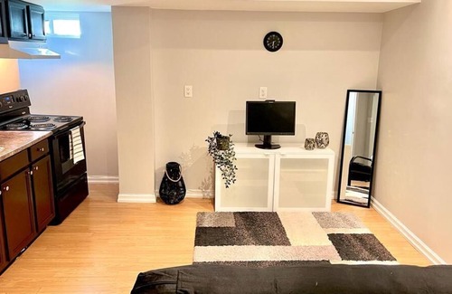 Churchill Meadows House | Bright & comfy basement