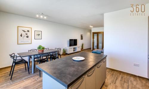 Dingli Apartment | Bright & cosy 3BR home with private balcony & WIFI by 360 Estates