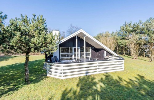 Houstrup House | Bright Cottage with Covered Terrace-By Traum