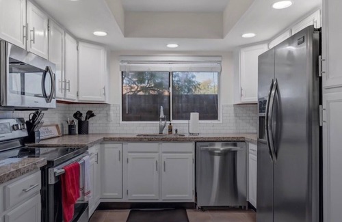 Ahwatukee Foothills House | Bright Modern Ahwatukee Loft type Home, Pet friendly ,Walk to All