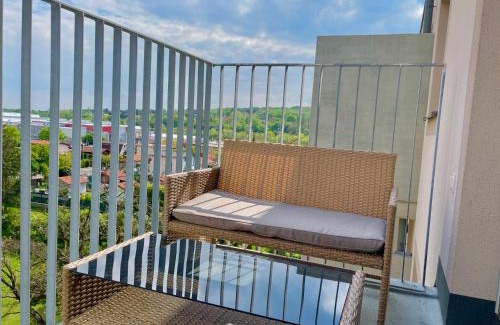 Simmering Apartment | Bright Modern Flat with Balcony