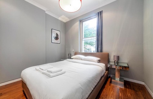 Addison Apartment | Bright & Spacious 1BDR Apt near Lakeside Road