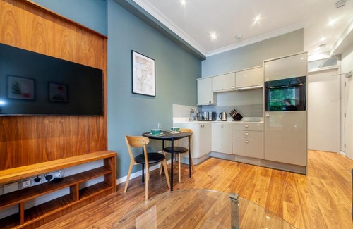 Addison Apartment | Bright & Spacious 1BDR Apt near Lakeside Road