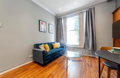 Addison Apartment | Bright & Spacious 1BDR Apt near Lakeside Road