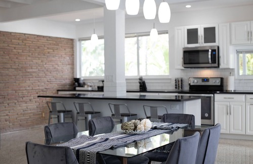 Northeast Miami House | Bright & Spacious 4 mi to BEACH +Big Backyard