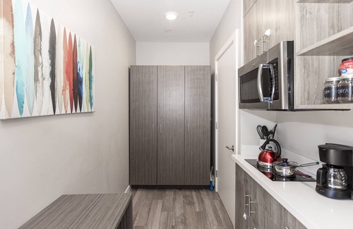 Midway District House | BrightApt Near All w/Cable/HBO/Fast WIFI